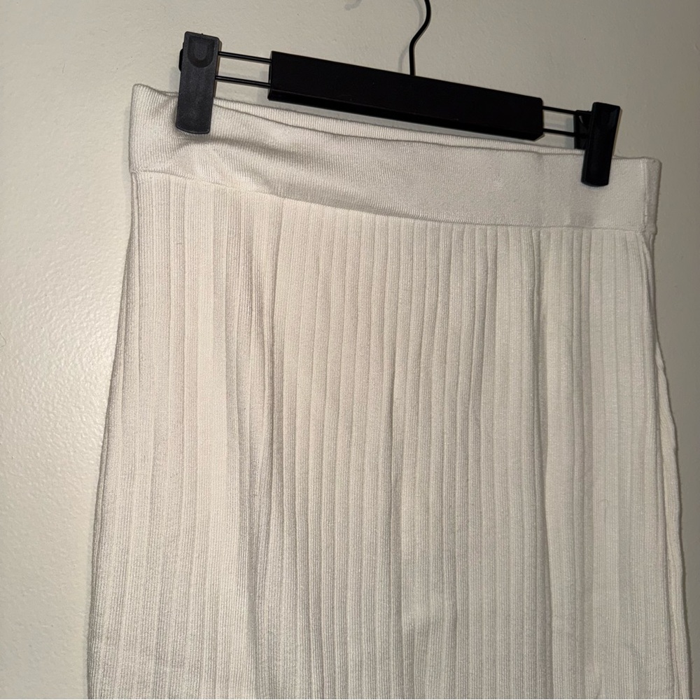 Marled | Classic Cream Pleated Sweater Material Pencil Skirt - Picture 3 of 6